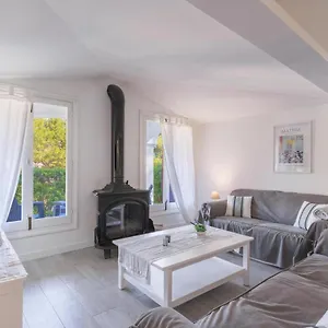 https://gorgeous-renovated-cala-sant-vicenc-beach-villa.allmallorcahotels.com