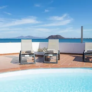 https://beacfront-luxury-villa-remos-with-private-heated-pool.hotelsfuerteventura.org